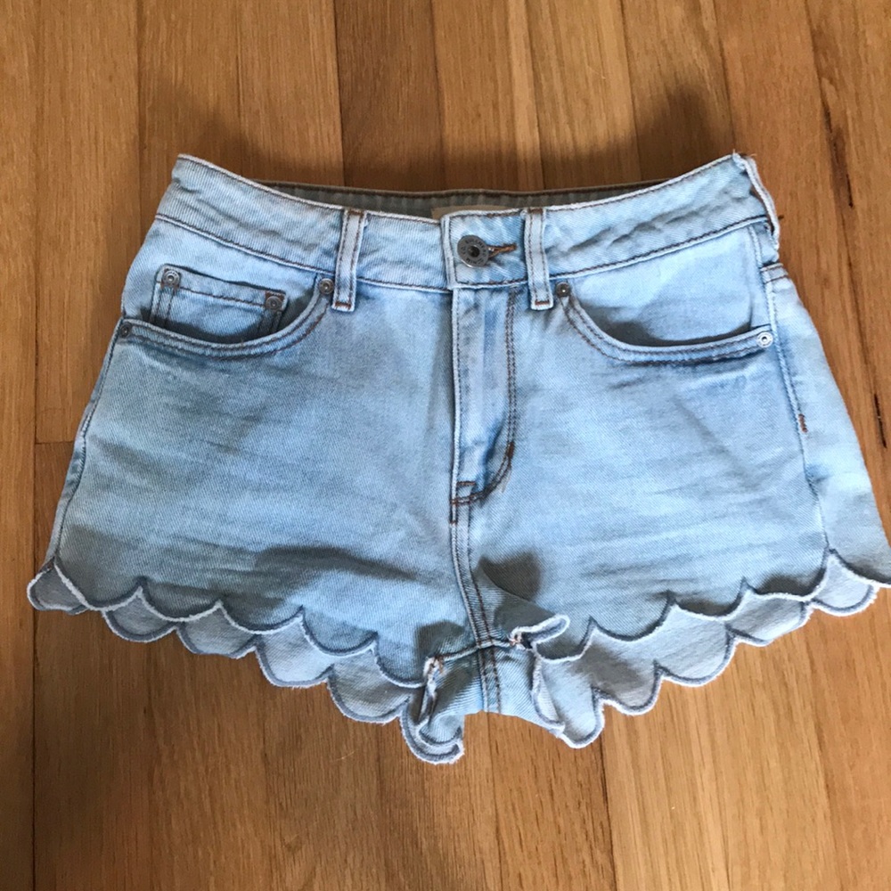 Scallop trim high rise jean shorts